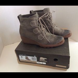 SOREL BOOTS size 9 Toronto Lace Up Suede Bootie
